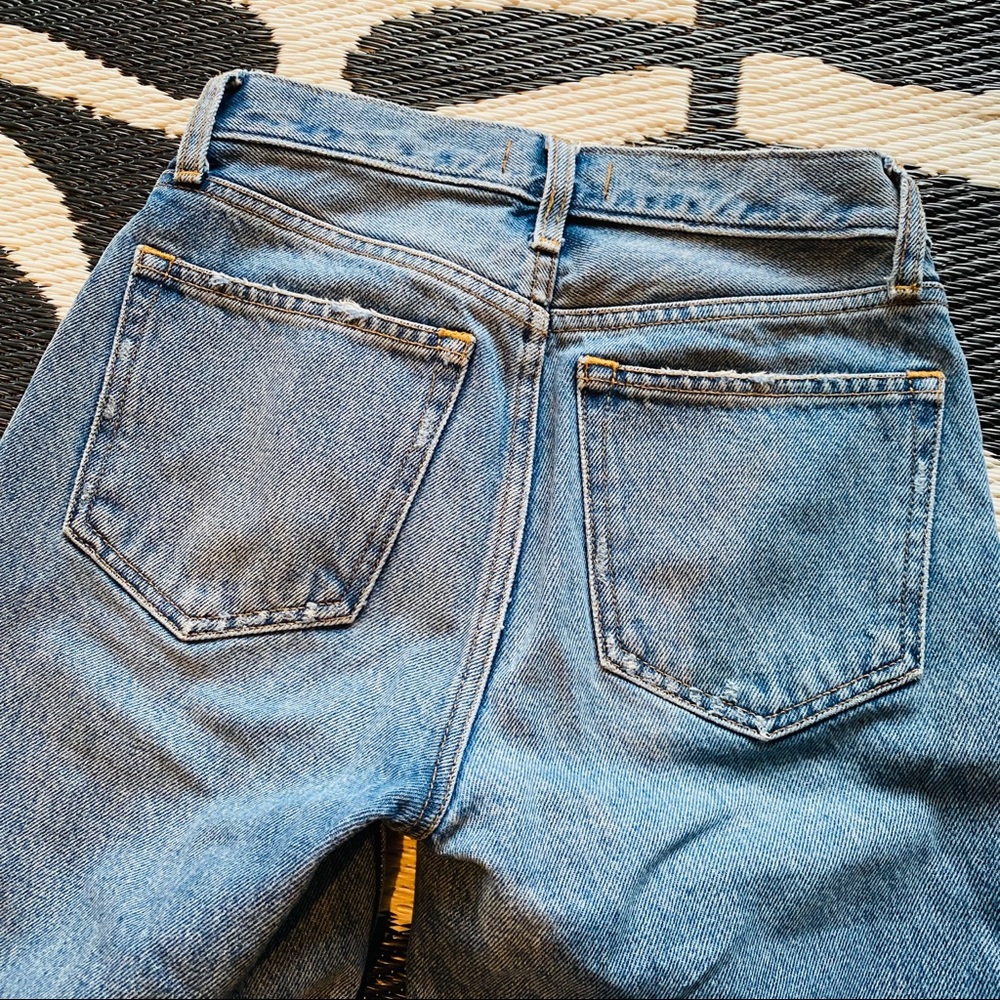 Abercrombie & Fitch • Ripped Mom Jeans - Picture 4 of 14